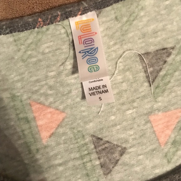 LulaRoe S Perfect T - Picture 3 of 4